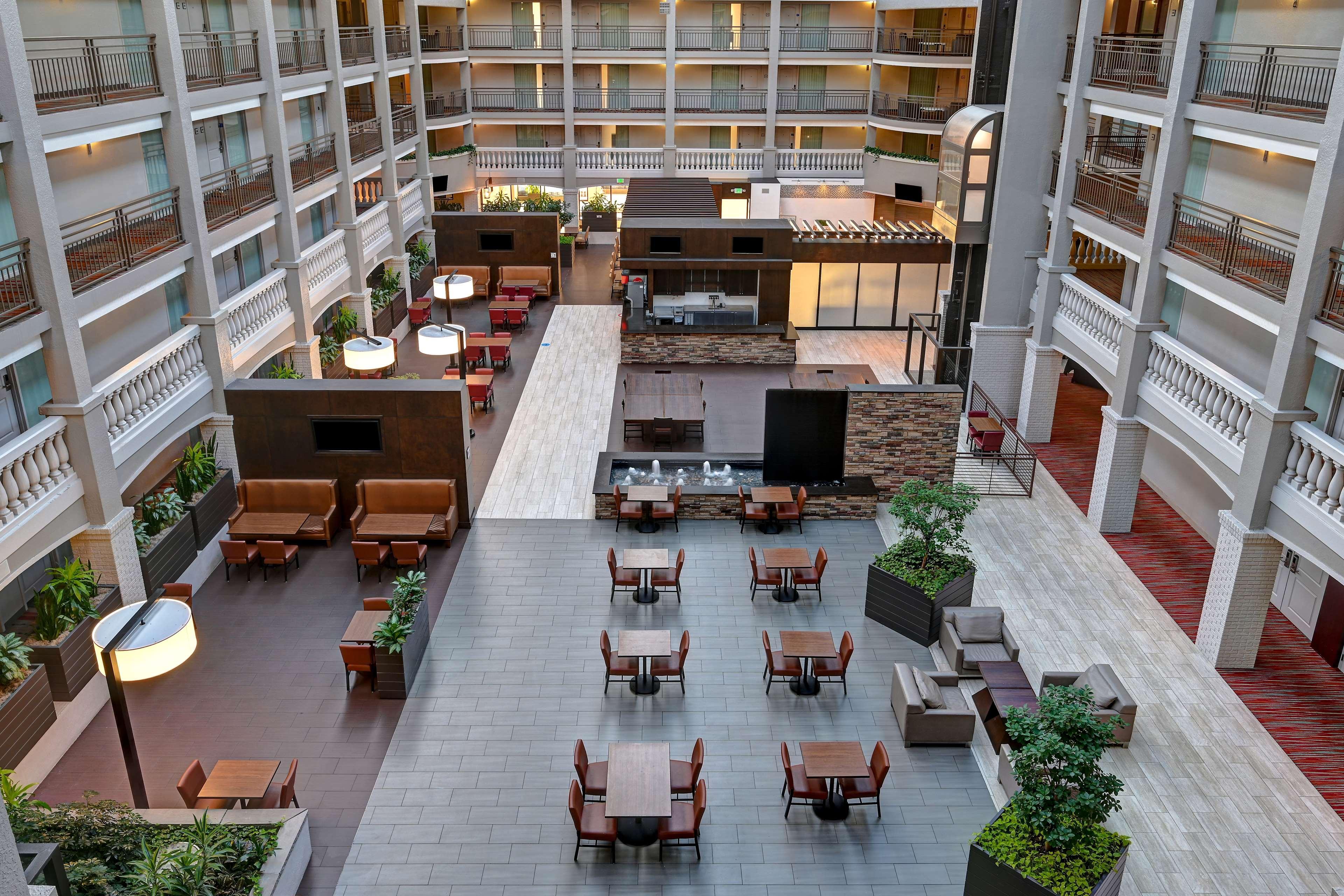 Embassy Suites By Hilton Колорадо-Спрингс Экстерьер фото